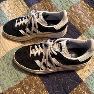 Adidas Women’s Gazelle Platform sz 7.5